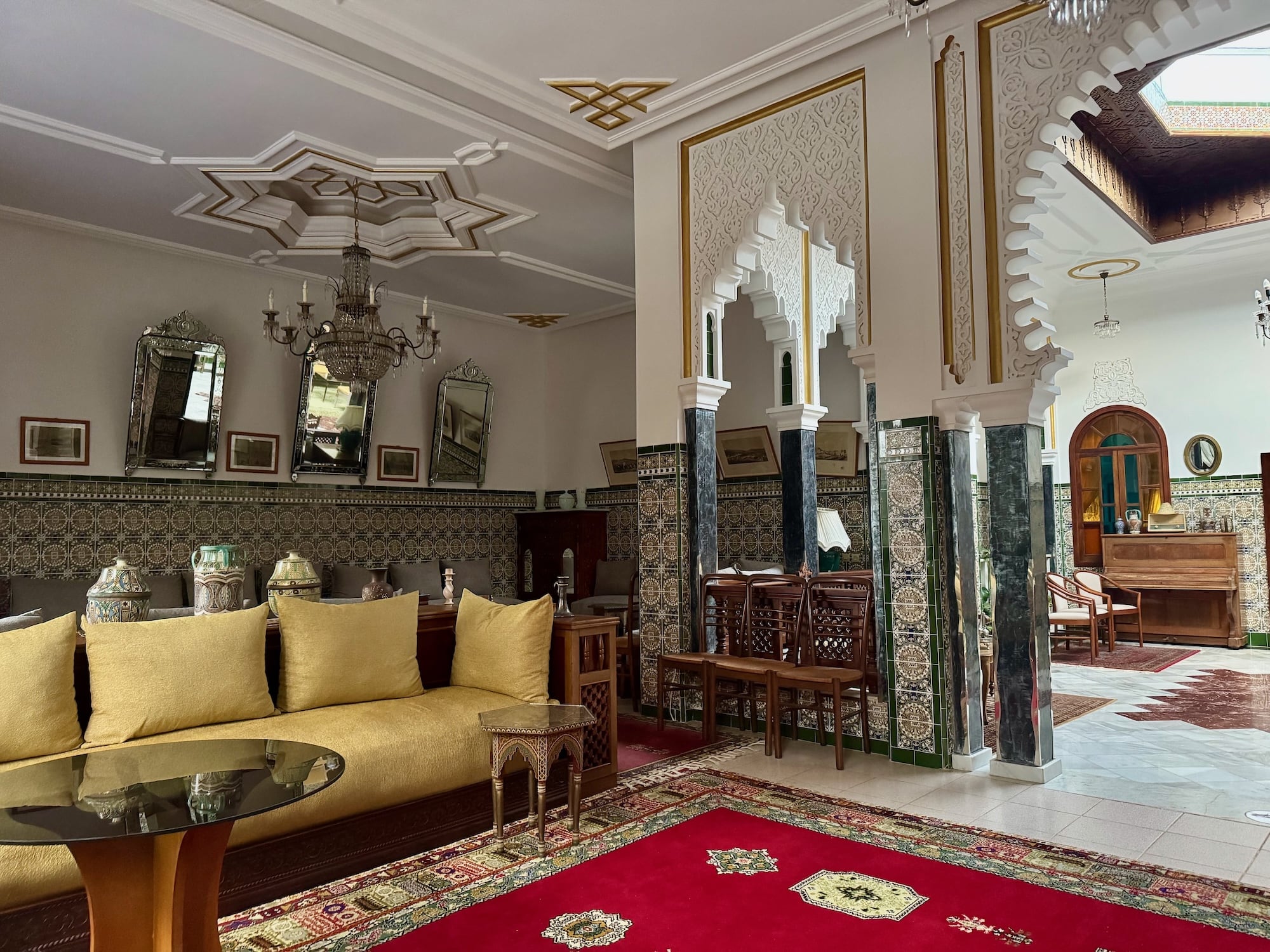 Teestube mit traditioneller Musik